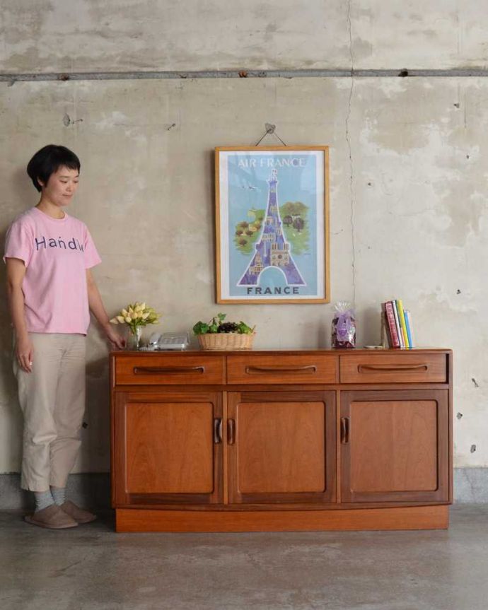 G-PLAN(Gプラン)　アンティーク家具　リビングボードにおススメ、オシャレで片付け上手なG-planのアンティークサイドボード。人気のヒミツは北欧スタイルのデザインやっぱりスッキリとカッコイイ北欧デザインが人気のサイドボード。(k-2265-f)