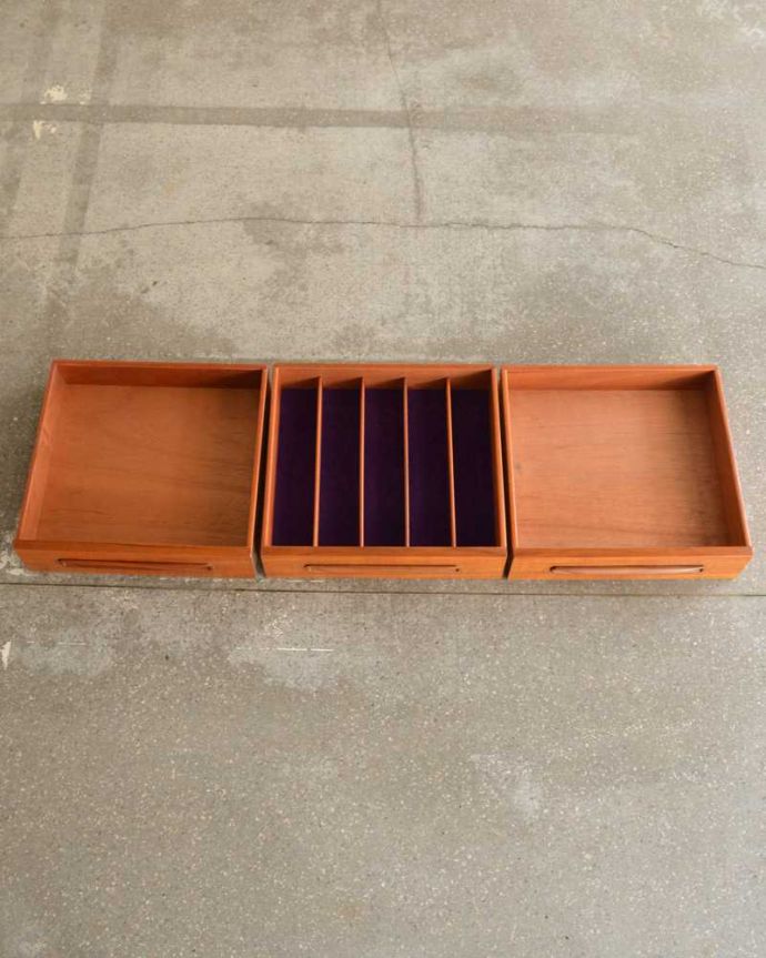 G-PLAN(Gプラン)　アンティーク家具　リビングボードにおススメ、オシャレで片付け上手なG-planのアンティークサイドボード。キレイにお直ししました引き出しの中も修復の際、専門の職人がキレイにしました。(k-2265-f)