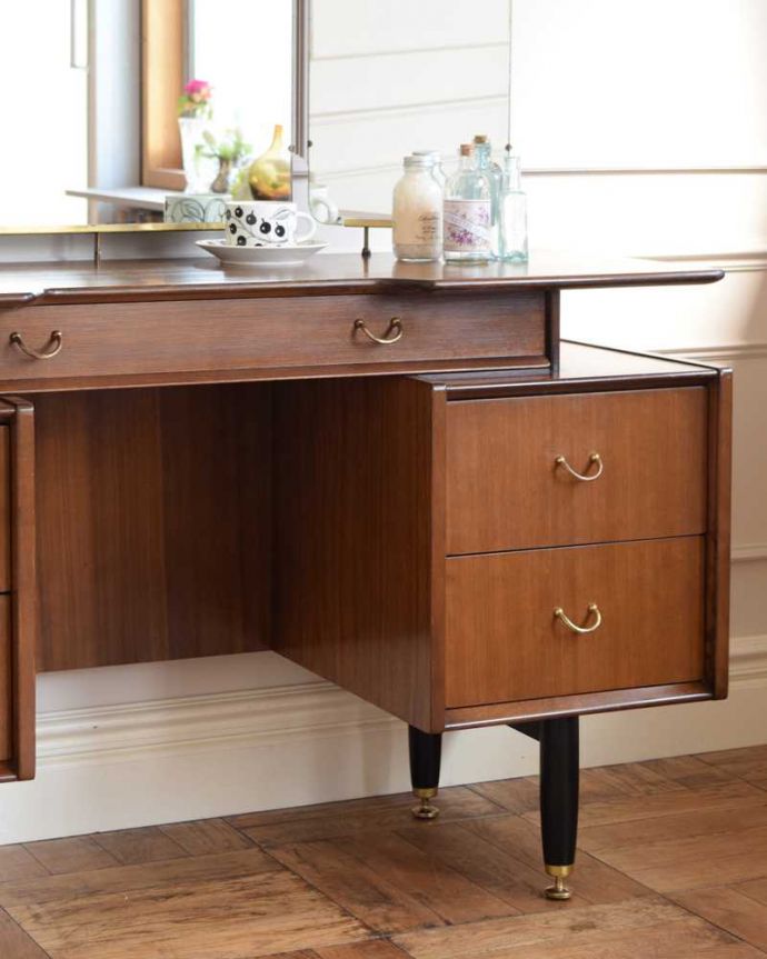 G-PLAN(Gプラン) アンティーク家具 G-PLANのヴィンテージ家具、北欧スタイルの3面鏡ドレッシングチェスト(トラー&ブラック)。ヴィンテージ家具らしいカッコよさやっぱり一番の魅力は、この時代に作られた独特の雰囲気。(k-2268-f)