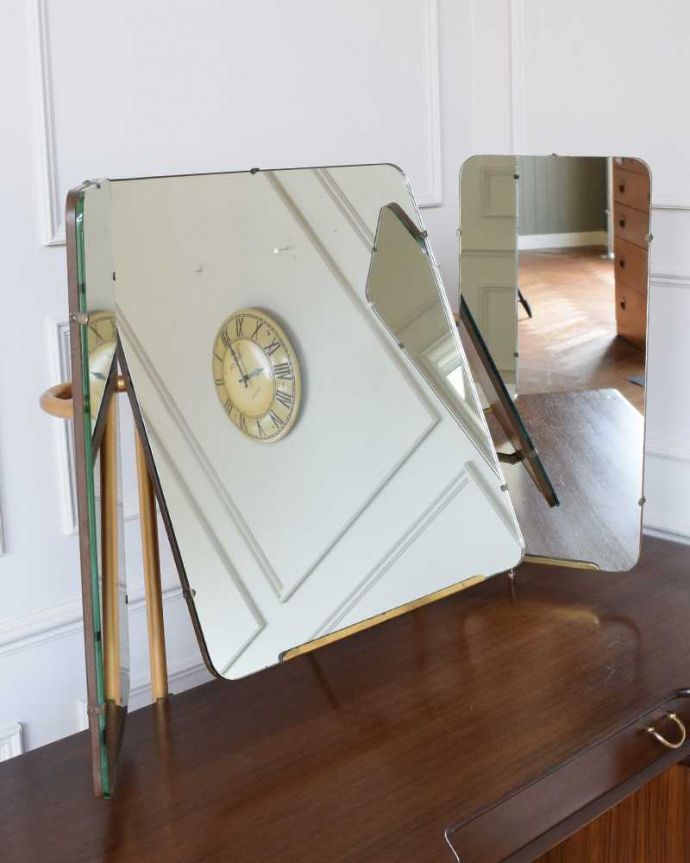 G-PLAN(Gプラン) アンティーク家具 G-PLANのヴィンテージ家具、北欧スタイルの3面鏡ドレッシングチェスト(トラー&ブラック)。お部屋を広く見せてくれる大きなミラー大きなミラーは身だしなみを整えるのはもちろん、お部屋を広く見せてくれる効果もあります。(k-2268-f)