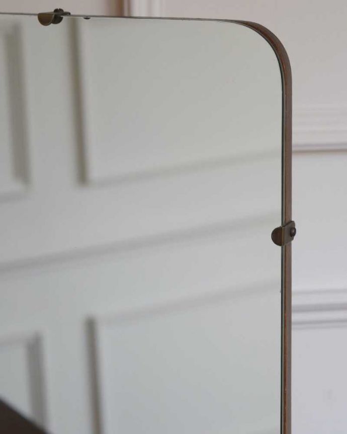 G-PLAN(Gプラン) アンティーク家具 G-PLANのヴィンテージ家具、北欧スタイルの3面鏡ドレッシングチェスト(トラー&ブラック)。近くで見ると・・・鏡がキレイな状態のものを選んできました。(k-2268-f)