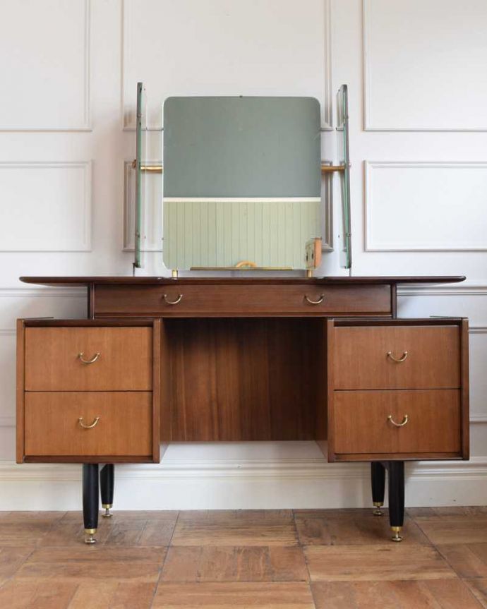 G-PLAN(Gプラン) アンティーク家具 G-PLANのヴィンテージ家具、北欧スタイルの3面鏡ドレッシングチェスト(トラー&ブラック)。女子が喜ぶ三面鏡!大きく、美しいカッティングのミラーです。(k-2268-f)