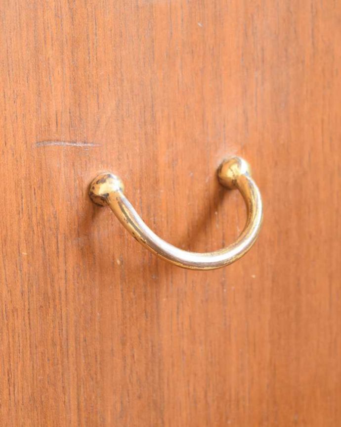 G-PLAN(Gプラン) アンティーク家具 G-PLANのヴィンテージ家具、北欧スタイルの3面鏡ドレッシングチェスト(トラー&ブラック)。取っ手もデザインの一部デザインの一部になっているカッコいい取っ手。(k-2268-f)