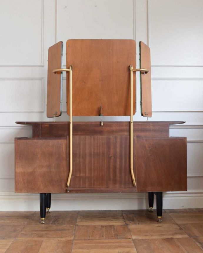 G-PLAN(Gプラン) アンティーク家具 G-PLANのヴィンテージ家具、北欧スタイルの3面鏡ドレッシングチェスト(トラー&ブラック)。後ろ姿もキレイです。(k-2268-f)