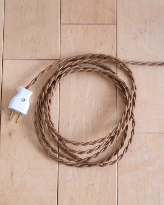 スタンドライト　照明・ライティング　ホワイトの可愛いアンティークのシェード付きフロアランプ（B22シャンデリア球付）。。(k-2271-f)