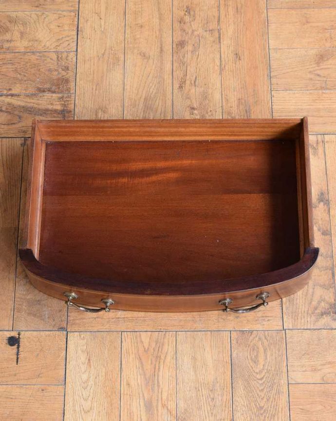 アンティークのキャビネット　アンティーク家具　繊細な象嵌の装飾が美しい、アンティークパーラーキャビネット。時間をかけて修復しました半年以上、手間暇をかけて、いろんな部分をピカピカに修復しました。(k-2277-f)