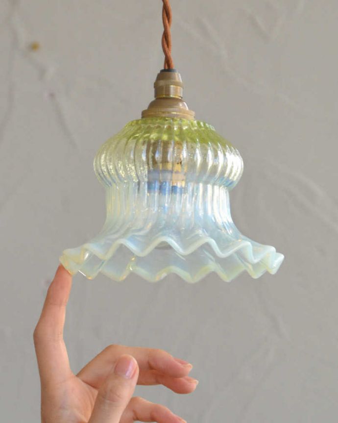 ペンダントライト　照明・ライティング　ヴァセリンの美しい輝きにうっとり、アンティークシェードペンダントライト（コード・Ｂ22丸球・ギャラリーなし） 。。(k-2277-z)