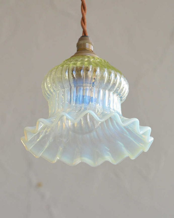 ペンダントライト　照明・ライティング　ヴァセリンの美しい輝きにうっとり、アンティークシェードペンダントライト（コード・Ｂ22丸球・ギャラリーなし） 。。(k-2277-z)