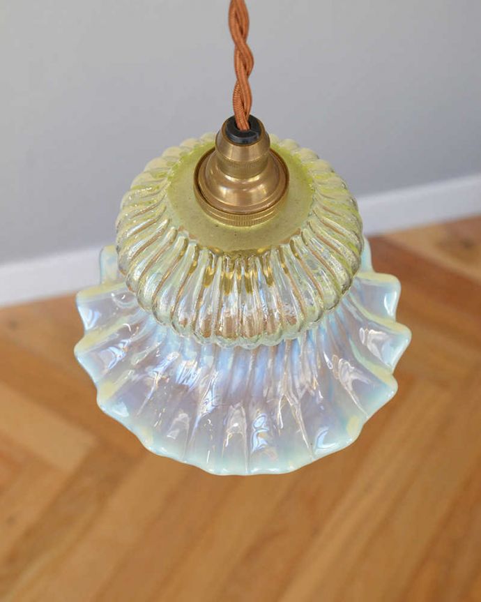 ペンダントライト　照明・ライティング　ヴァセリンの美しい輝きにうっとり、アンティークシェードペンダントライト（コード・Ｂ22丸球・ギャラリーなし） 。。(k-2277-z)