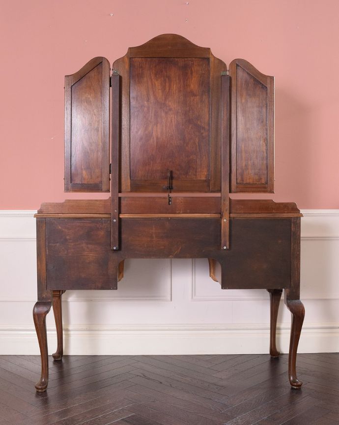 アンティークのドレッサー　アンティーク家具　三面鏡の大きなミラーでお部屋も広く明るく、英国のアンティークドレッシングテーブル(デスク)。もちろん、後ろ姿もキレイです。(k-2281-f)