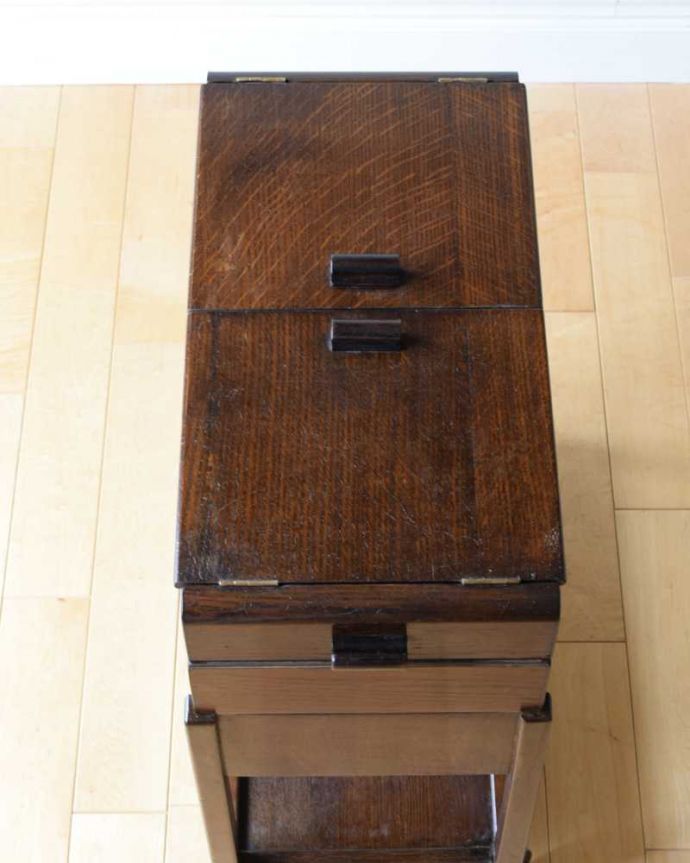 ソーイングボックス アンティーク家具 アンティーク ソーイングボックス 。上から見ると・・・キレイに修復しましたが、アンティークは新品ではないので経年変化による傷がある場合があります。(k-2286-f)