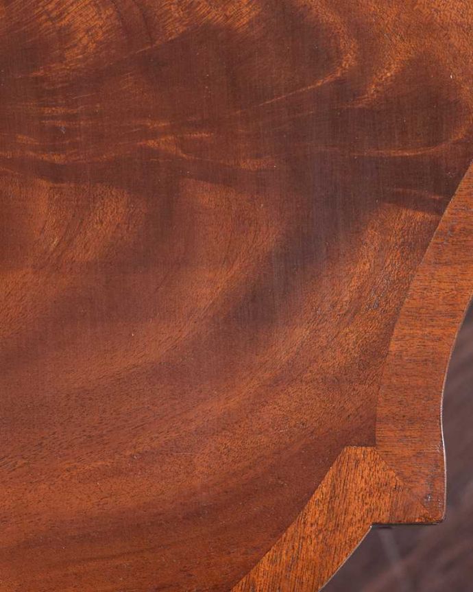 アンティークのテーブル　アンティーク家具　空間を彩るハーフムーンのアンティーク家具、引き出し付きのコンソールテーブル。修復には自信がありますHandleでは専門の職人が修復する際、古い塗装を剥離してキレイにお直ししています。(k-2291-f)