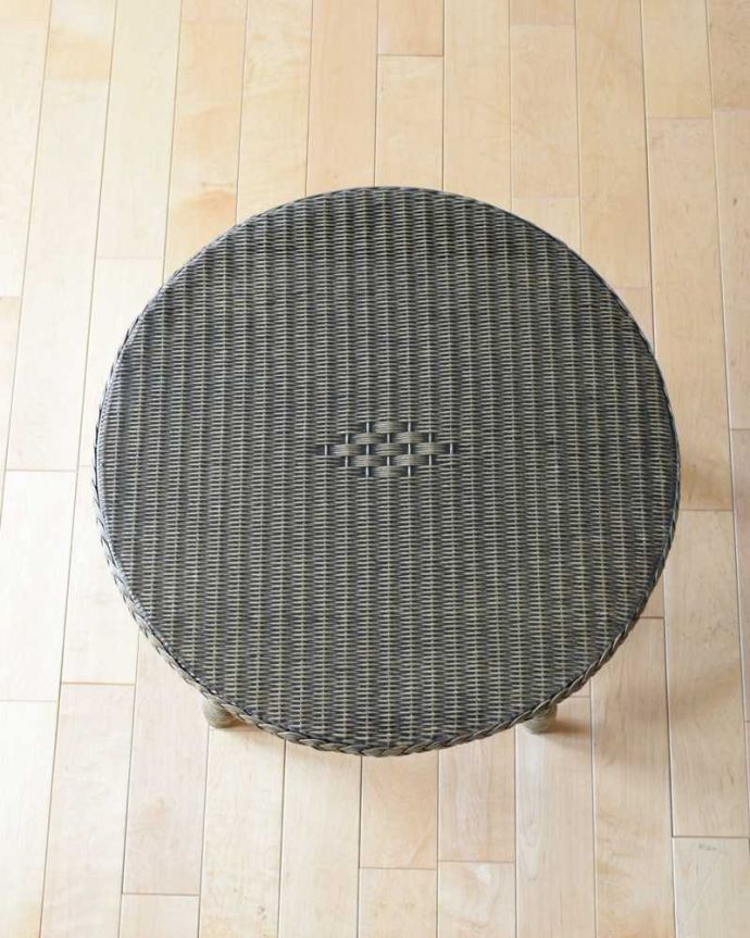 ロイドルーム アンティーク家具 優雅なティータイムに、ガラス天板付きのアンティークロイドルームテーブル。天板の形を見てみると・・・テーブルの形を上から見ると、こんな感じです。(k-2292-f)