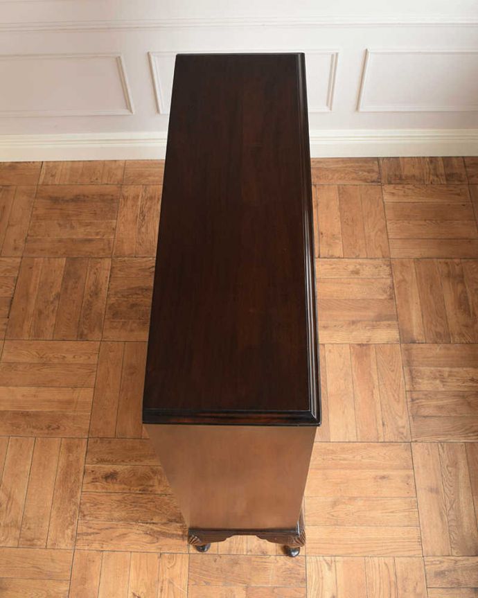 アンティークのキャビネット アンティーク家具 英国の素敵なアンティーク家具、木製のガラスキャビネット。天板もキレイに仕上げました。(k-2297-f)