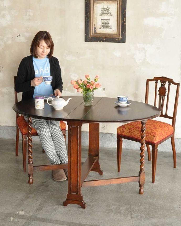 アンティークのテーブル　アンティーク家具　イギリス輸入のアンティーク家具、伸張式のゲートレッグテーブル 。使い方に合わせて3通りで使えるアンティークの定番アンティーク家具の定番テーブルと言えばゲートレッグテーブル。(k-2301-f)