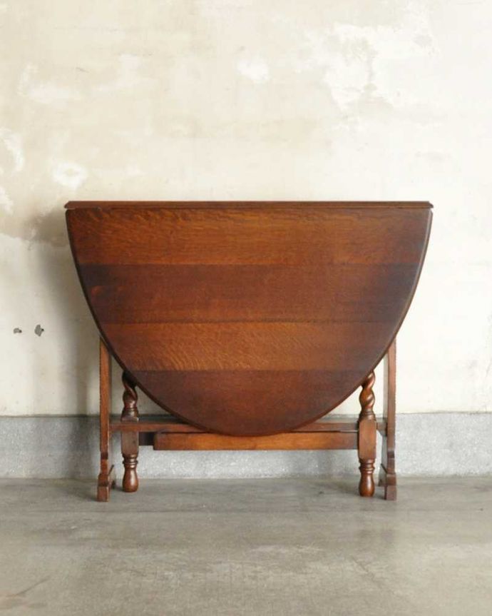 アンティークのテーブル　アンティーク家具　イギリス輸入のアンティーク家具、伸張式のゲートレッグテーブル 。クルッと回転。(k-2301-f)