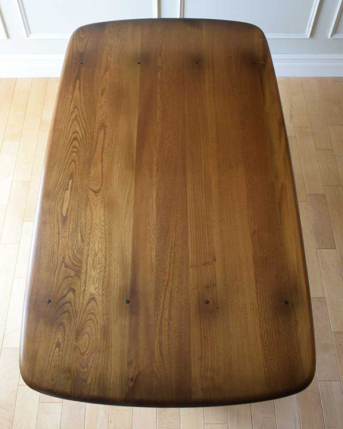 アーコールの家具　アンティーク家具　Ｔ字脚がオシャレなアーコール社のダイニングテーブル、北欧デザインのヴィンテージ家具 。天板もキレイに修復しましたテーブルの主役はやっぱり天板。(k-2302-f)