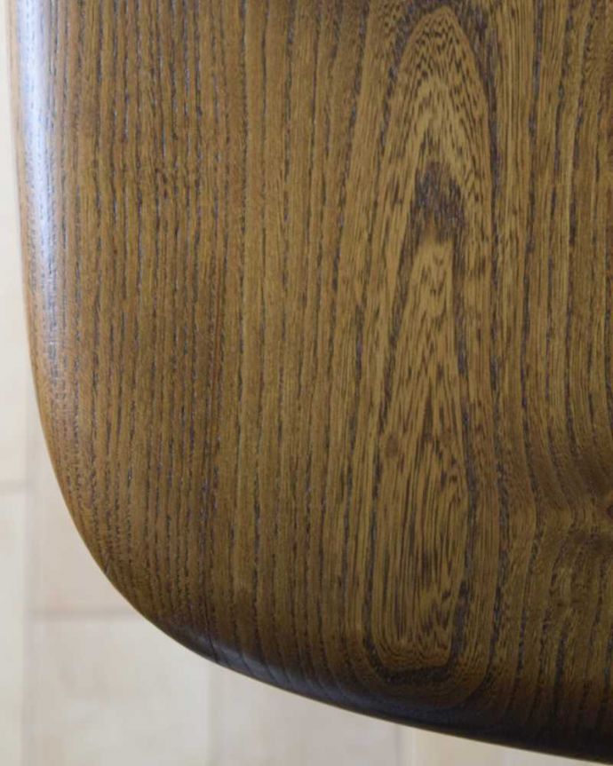 アーコールの家具　アンティーク家具　Ｔ字脚がオシャレなアーコール社のダイニングテーブル、北欧デザインのヴィンテージ家具 。近づいてみるとこんな感じです。(k-2302-f)