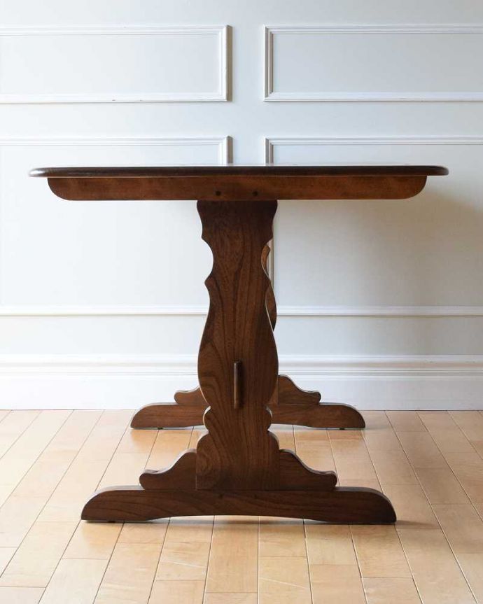 アーコールの家具　アンティーク家具　Ｔ字脚がオシャレなアーコール社のダイニングテーブル、北欧デザインのヴィンテージ家具 。真横から見ると･･･サイドから見てみると、こんな感じで美しいです。(k-2302-f)