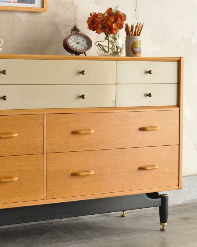 G-PLAN(Gプラン)　アンティーク家具　Gプランの北欧テイストのインテリア、引き出したっぷりのサイドボードチェスト　。ヴィンテージ家具らしいあたたかさ。(k-2304-f)