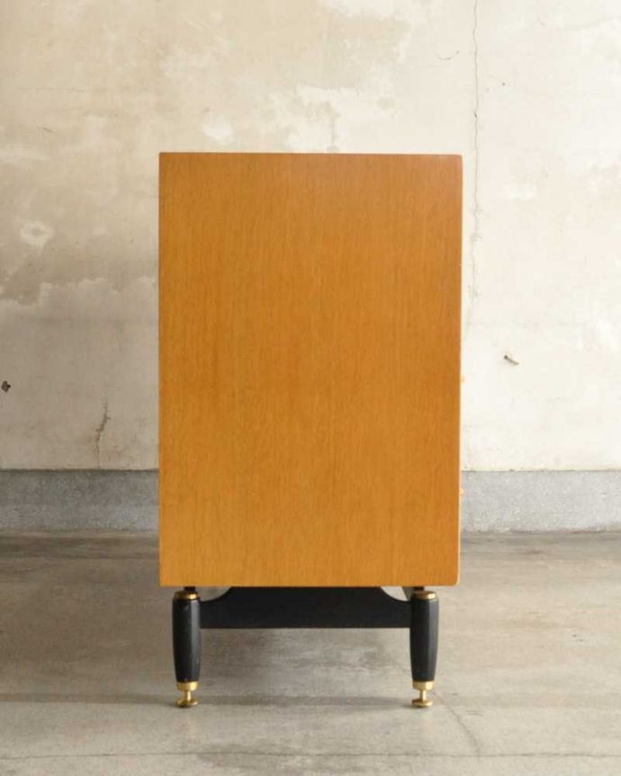 G-PLAN(Gプラン)　アンティーク家具　Gプランの北欧テイストのインテリア、引き出したっぷりのサイドボードチェスト　。横から見てもスッキリどこから見てもスッキリとしてステキなヴィンテージ。(k-2304-f)