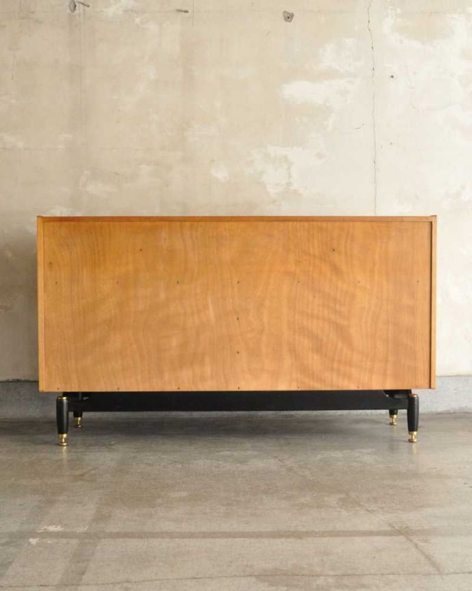 G-PLAN(Gプラン)　アンティーク家具　Gプランの北欧テイストのインテリア、引き出したっぷりのサイドボードチェスト　。もちろん後ろ姿もキレイですビンテージは新品ではないので、もちろん経年変化によるキズはあります。(k-2304-f)