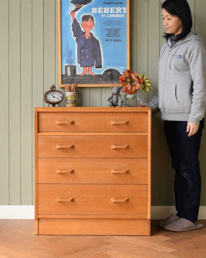 G-PLAN(Gプラン)　アンティーク家具　G-PLANの4段チェストBrandon（ブランドン） 、北欧スタイルの暮らしにヴィンテージ家具。スッキリとしたカッコよさが魅力北欧スタイルのチェストは、やっぱり見た目がカッコいい！シンプルなのでどんなお部屋にも似合います。(k-2305-f)