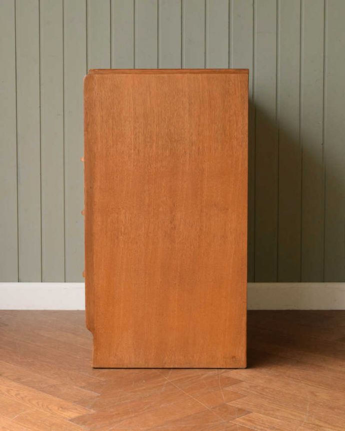 G-PLAN(Gプラン)　アンティーク家具　G-PLANの4段チェストBrandon（ブランドン） 、北欧スタイルの暮らしにヴィンテージ家具。横から見てもスッキリシンプルだからこそ、どこから見てもカッコいいようにしっかりお直ししました。(k-2305-f)