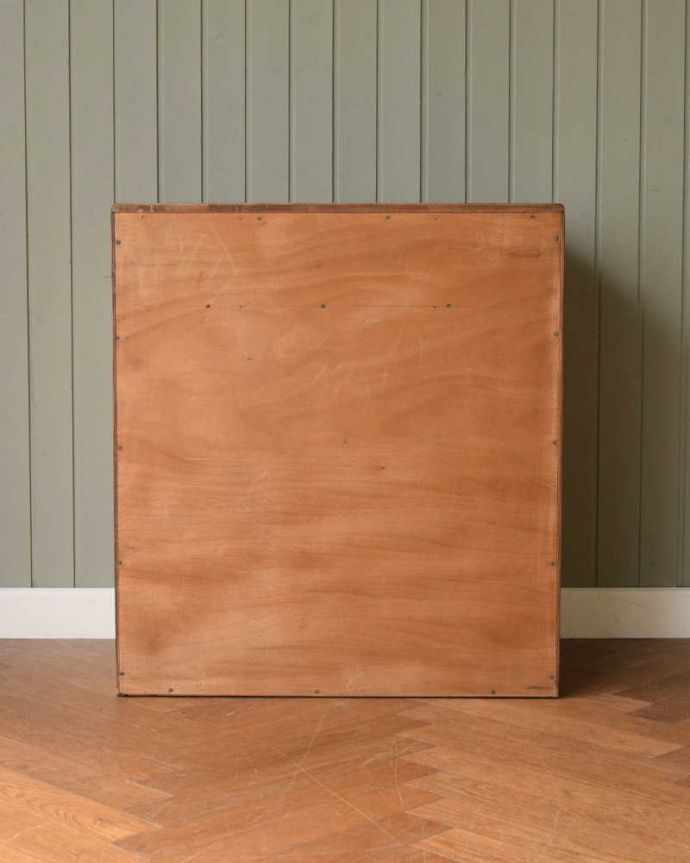 G-PLAN(Gプラン)　アンティーク家具　G-PLANの4段チェストBrandon（ブランドン） 、北欧スタイルの暮らしにヴィンテージ家具。修復してあるので後ろ姿もキレイです。(k-2305-f)