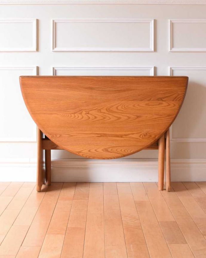 アンティークのテーブル　アンティーク家具　老舗家具メーカーアーコール社のアンティーク、伸張式のダイニングテーブル。クルッと回転。(k-2306-f)