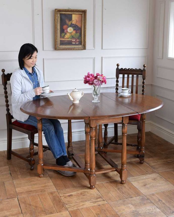 アーコールの家具　アンティーク家具　めずらしいアーコールのアンティーク伸張式のゲートレッグテーブル、イギリス輸入の家具。使い方に合わせて3通りで使えるアンティークの定番アンティーク家具の定番テーブルと言えばゲートレッグテーブル。(k-2308-f)