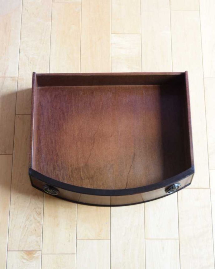 アンティーク家具 ハーフムーンのシルエットが美しいアンティークコンソールキャビネット。実用的に使って下さい。(k-2310-f)