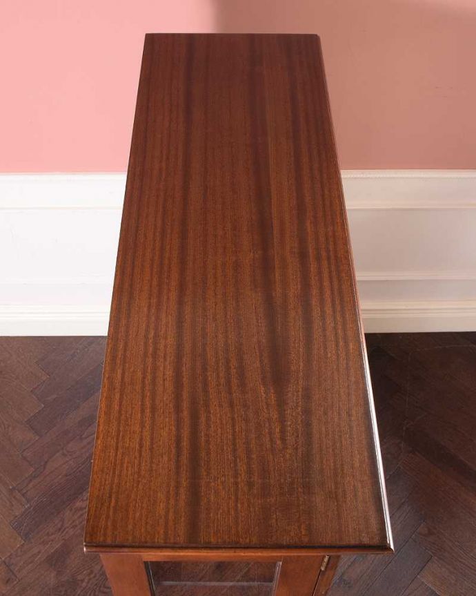 アンティークのキャビネット　アンティーク家具　英国アンティーク家具、ゴシックデザインのガラスキャビネット（ブックケース）。天板もキレイに仕上げました。(k-2312-f)