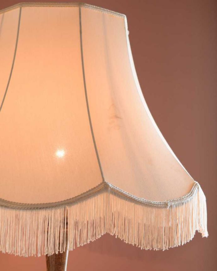 スタンドライト　照明・ライティング　英国輸入のスタンド照明、美しいアンティークフロアランプ（Ｂ22シャンデリア球付） 。。(k-2320-f)