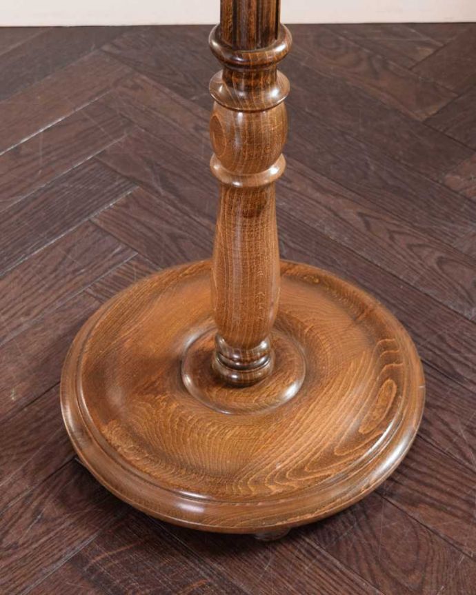 スタンドライト　照明・ライティング　英国輸入のスタンド照明、美しいアンティークフロアランプ（Ｂ22シャンデリア球付） 。。(k-2320-f)