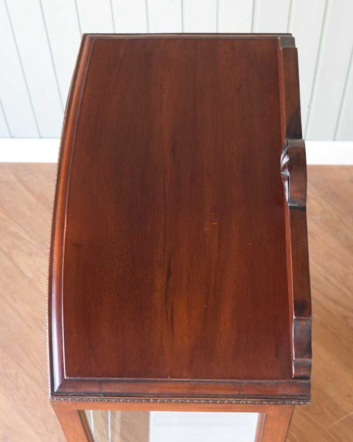 アンティークのキャビネット　アンティーク家具　英国スタイルのアンティーク家具、キレイなガラスキャビネット　。上から形を見てみましょうキャビネットの形はこんな感じです。(k-2322-f)