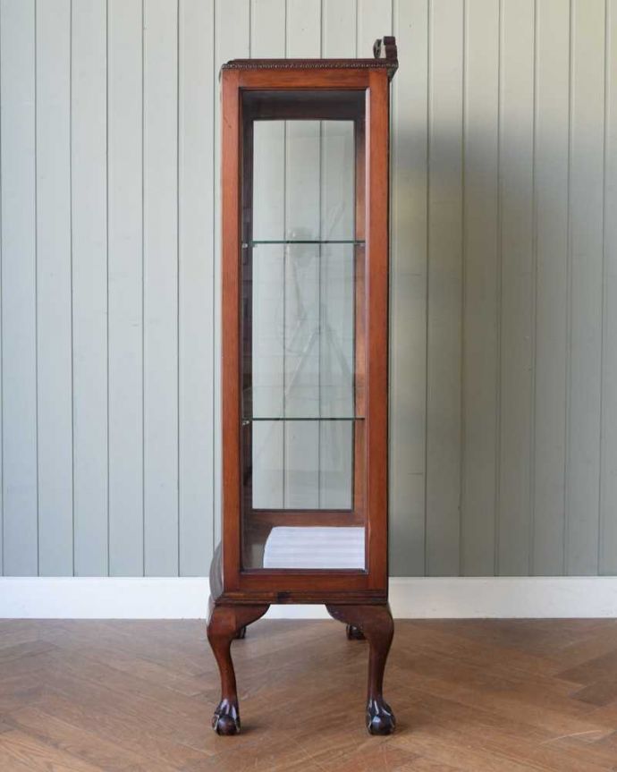 アンティークのキャビネット　アンティーク家具　英国スタイルのアンティーク家具、キレイなガラスキャビネット　。横から見ると･･･横面もガラス。(k-2322-f)