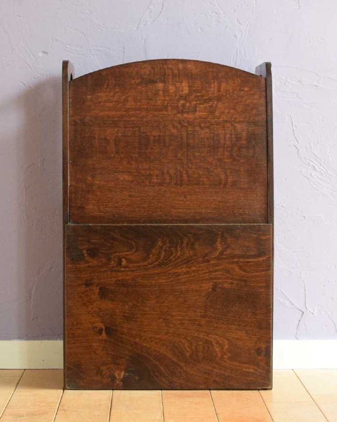 マガジンラック　アンティーク家具　英国で見つけたお花の彫刻が華やかな小さなアンティークマガジンラック　。後ろ姿も見て下さい。(k-2325-f)