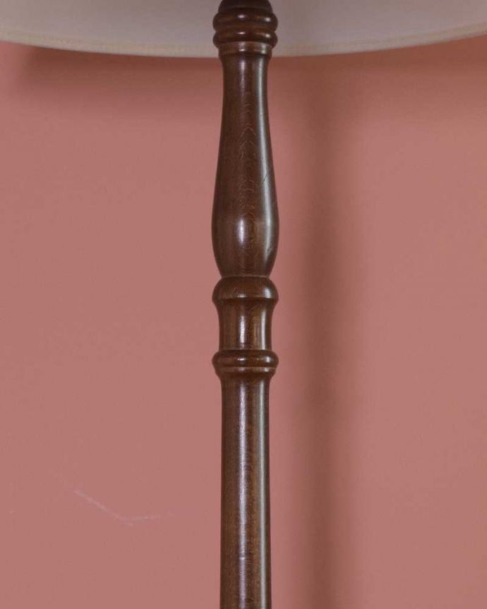 スタンドライト　照明・ライティング　英国で見つけたスタンド照明、アンティークフロアランプ（Ｂ22シャンデリア球付） 。。(k-2327-f)