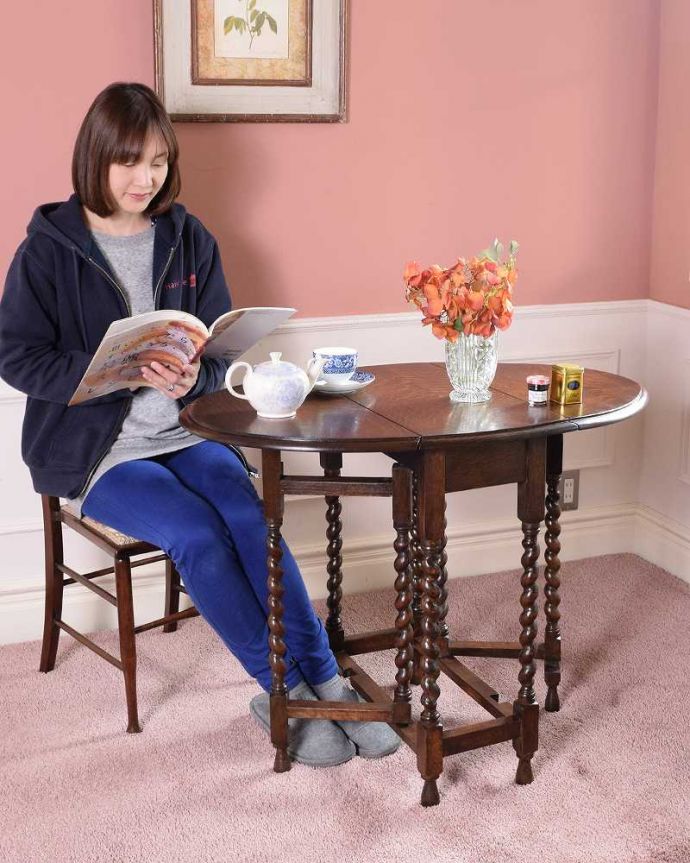 アンティークのテーブル　アンティーク家具　英国らしいアンティーク家具、スモールサイズの伸張式のゲートレッグテーブル。使い方に合わせて3通りで使えるアンティークの定番アンティーク家具の定番テーブルと言えばゲートレッグテーブル。(k-2328-f)