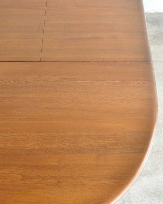 アーコールの家具　アンティーク家具　アンティークの英国家具、脚の彫りが豪華なエクステンションテーブル（伸張式）。近づいてみるとこんな感じです。(k-2331-f)