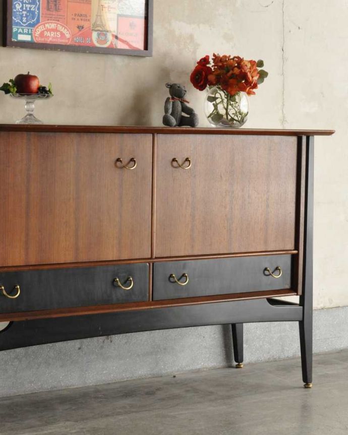 G-PLAN(Gプラン)　アンティーク家具　お洒落なトラー＆ブラックのヴィンテージサイドボード（G-plan）。ヴィンテージ家具らしいあたたかさ。(k-2333-f)