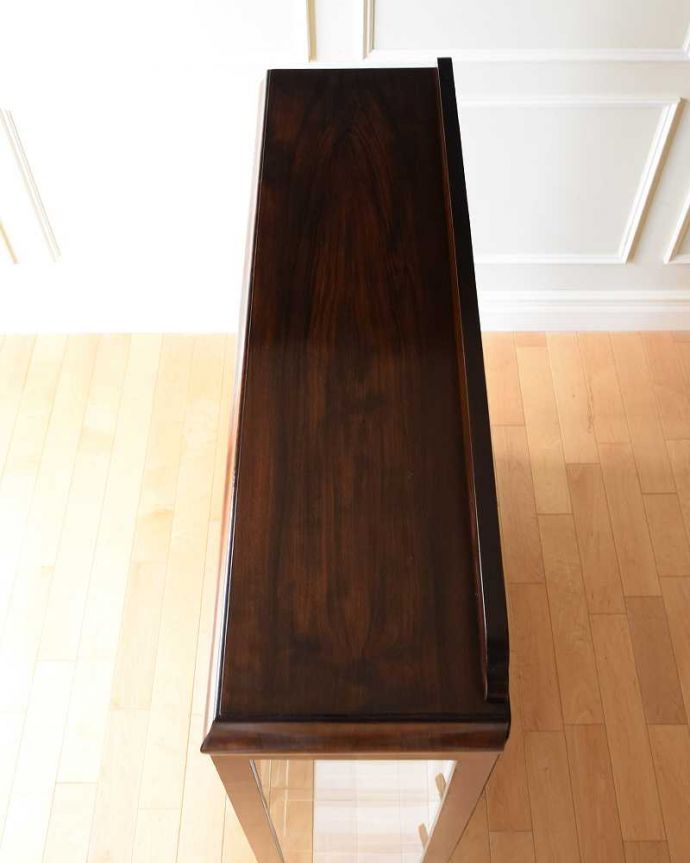 アンティークのキャビネット　アンティーク家具　英国の素敵なアンティーク家具、木製のガラスキャビネット。こんな形のキャビネットです。(k-2334-f)