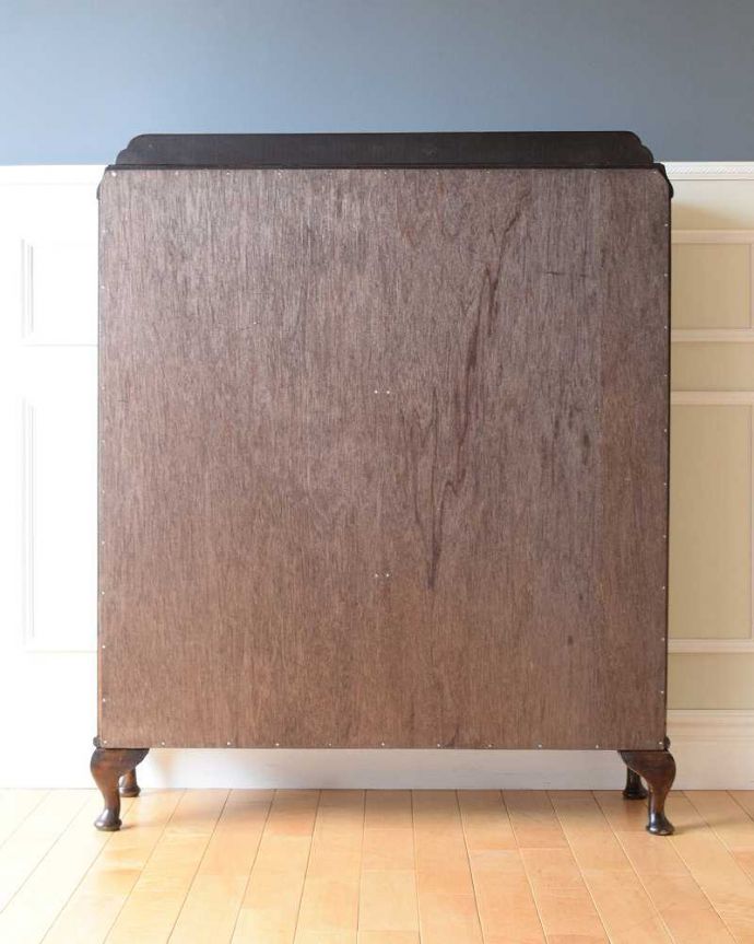 アンティークのキャビネット　アンティーク家具　英国の素敵なアンティーク家具、木製のガラスキャビネット。実は後ろから見てもキレイなんです。(k-2334-f)