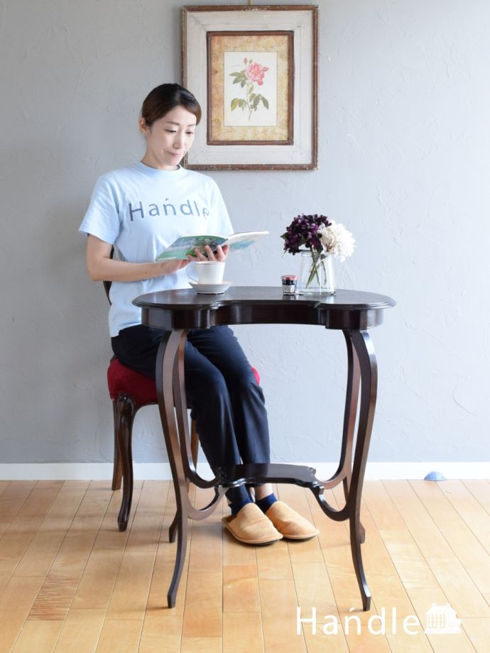 アンティークのオケージョナルテーブル