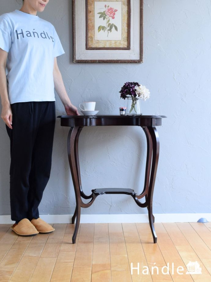 アンティークのサイドテーブル
