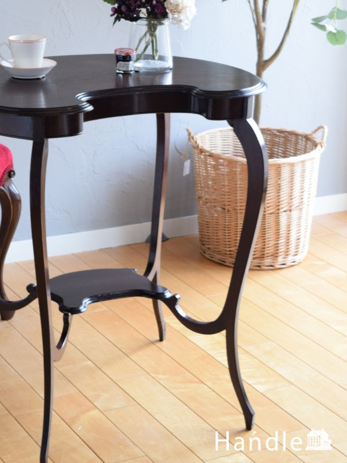 英国のアンティーク家具らしいデザイン