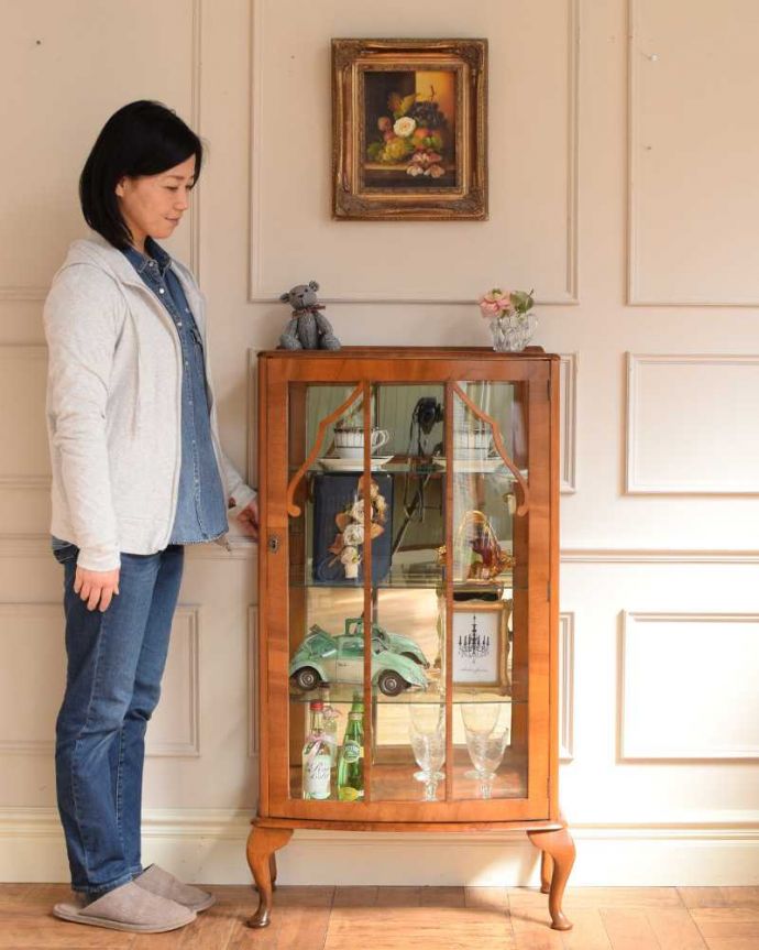 アンティークのキャビネット　アンティーク家具　ミラーが輝くアンティークのショーケース、英国のガラスキャビネット。キラキラに輝くガラスのキャビネット。(k-2351-f)