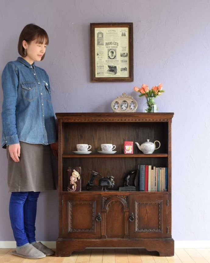 アンティークのキャビネット アンティーク家具 英国のアンティーク家具、扉収納付きのブックシェルフ(本棚)。見た目はもちろん実用的に使いやすいオープン棚扉が付いていないオープンタイプの本棚は、便利に使える実力派。(k-2352-f)
