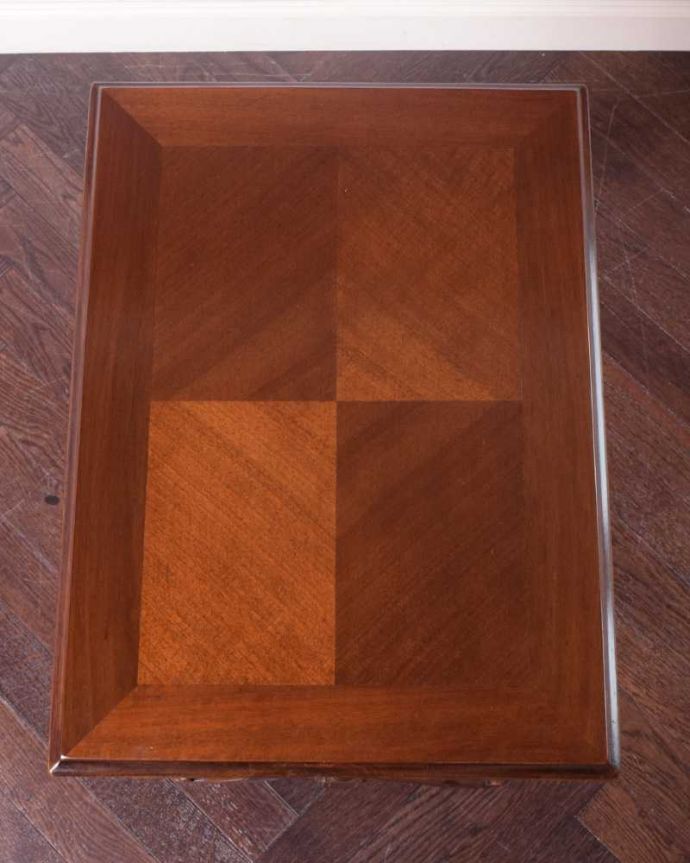 アンティークのテーブル　アンティーク家具　高級感があるアンティークフランス家具、優雅なオケージョナルテーブル。専門の職人がキレイに修復しました。(k-2353-f)